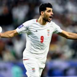 İsrailli futbolcuyla formaları değişti! İranlı d&uuml;nya yıldızına tepki yağdı