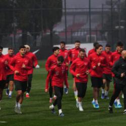 Milli Takım antrenmanında Serdal Adalı s&uuml;rprizi