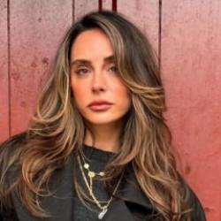 &Uuml;nl&uuml; şarkıcı mutlu haberi duyurdu