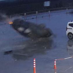 Otomobilin 60 metre boyunca defalarca takla attığı kaza kamerada!