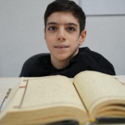 "Engellisin, yapamazsın" denilen Emrullah hafız oldu 