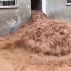 Şanlıurfa&rsquo;da selin vurduğu evdeki kiracı anlattı: Canımızı zor kurtardık