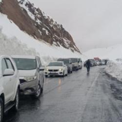 Şırnak-Hakkari kara yoluna &ccedil;ığ d&uuml;şt&uuml;