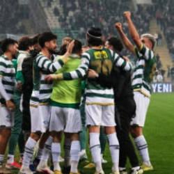 Adım adım şampiyonluğa gidiyorlar! 41 bin taraftar &ouml;n&uuml;nde kritik zafer