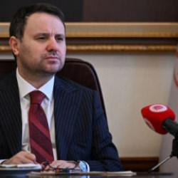 Tapuda g&ouml;revli memur itiraf etti: Bakan G&uuml;rlek'in kayıtlarını sorguladı