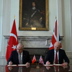 T&uuml;rkiye ile İngiltere arasında 'Eurofighter' s&ouml;zleşmesi: İmzalar atıldı!