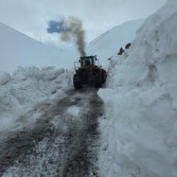 T&uuml;rkiye'de kar rekoru: Kar kalınlığı 4 metreye yaklaştı