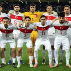 &Uuml;mit Milli Takım kadrosunda değişiklik!