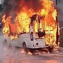 &Uuml;mraniye'de servis minib&uuml;s&uuml; alev alev yandı