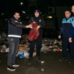 Yanlışlıkla &ccedil;&ouml;pe atılan 1 milyon 200 bin TL&rsquo;lik altın dolu paket i&ccedil;in nefes kesen arama