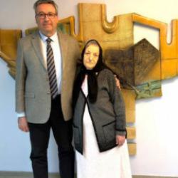 72 yaşındaki kadından 3,7 kiloluk t&uuml;m&ouml;r &ccedil;ıkarıldı