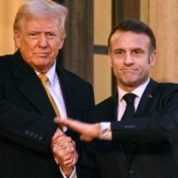 Trump, Macron'dan nasıl yardım istediğini anlattı! Eşi &uuml;zerinden nezaketsiz s&ouml;zler