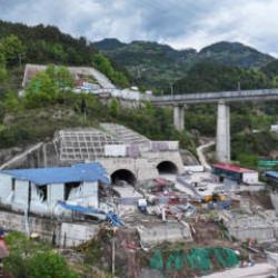 &Ccedil;in&rsquo;de otoyol t&uuml;nelinde patlama: 4 can kaybı 9 yaralı!