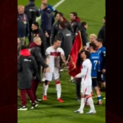 A milli takım oyuncusu Abd&uuml;lkerim Bardakcı'dan Priştinede alkışlanan centilmenlik &ouml;rneği