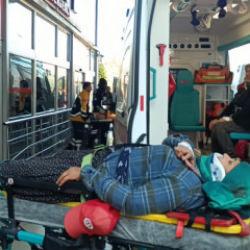 Adana'da tarım iş&ccedil;ilerini taşıyan minib&uuml;s devrildi: 15 yaralı