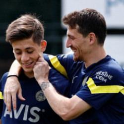 Arda G&uuml;ler'den Mert Hakan Yandaş paylaşımı!