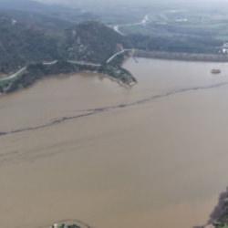 Baraj y&uuml;zde 100 doldu, Valilik taşkın uyarısı yaptı! 'Uzak durun'