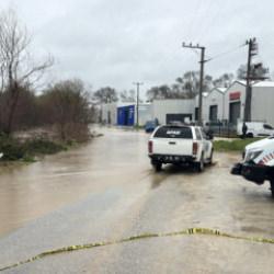 Bursa'yı sağanak vurdu! Dereler taştı, ev ve ara&ccedil;lar sular altında kaldı
