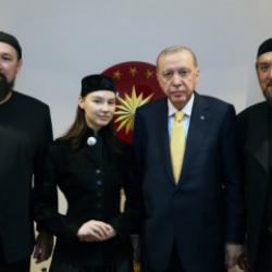 Cumhurbaşkanı Erdoğan, 'Ay Yola' m&uuml;zik grubunu kabul etti
