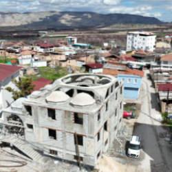 Depremde yıkıldı, umutla y&uuml;kseliyor: Balaban &Ccedil;arşı Camii i&ccedil;in g&ouml;zler hayırseverlerde