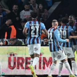 Dev ma&ccedil;ta kazanan Trabzonspor! Zirvede fark 1'e d&uuml;şt&uuml;