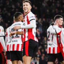 Ezeli rakip puan kaybetti! Nisanda şampiyon oldular