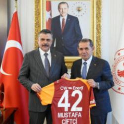 Galatasaray y&ouml;netiminden İ&ccedil;işleri Bakanı &Ccedil;ift&ccedil;i&rsquo;ye ziyaret