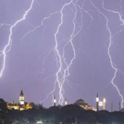 G&ouml;ky&uuml;z&uuml;ndeki kelep&ccedil;e ifşa oldu! &Ccedil;alınan yağmurlar belgelendi: Şubat ayında rekor kırıldı