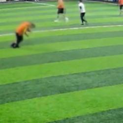 Halı sahada fenalaşan kişinin yaşamını yitirdiği olayın g&ouml;r&uuml;nt&uuml;leri ortaya &ccedil;ıktı