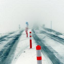 Kar ve tipi nedeniyle Ardahan-Şavşat kara yolu ağır tonajlı ara&ccedil;lara kapatıldı