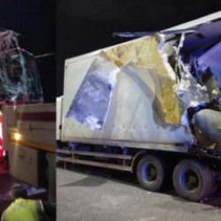 Kuzey Marmara Otoyolu'nda feci kaza! Yolcu otob&uuml;s&uuml; ile TIR &ccedil;arpıştı: 10 yaralı