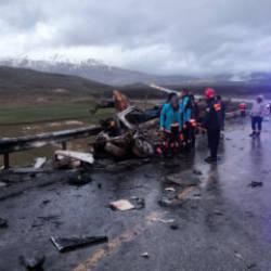 Malatya'da korkun&ccedil; kaza: 3 kişi &ouml;ld&uuml;!