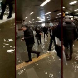 Mecidiyek&ouml;y metro alt ge&ccedil;idini su bastı, g&ouml;revliler suyu kovalarla tahliye etmeye &ccedil;alıştı