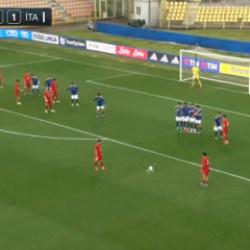 Milli yıldızdan kaleciyi &ccedil;aresiz bırakan gol!