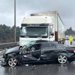 Otoyolda 6 ara&ccedil; birbirine girdi: Yaralılar var