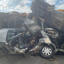 Otoyolda can pazarı! 4 ara&ccedil; birbirine girdi: Can kaybı var!