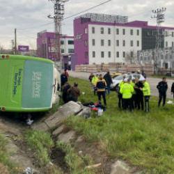 Samsun'da otob&uuml;s yan yattı: 9&rsquo;u &ouml;ğrenci, 11 yaralı