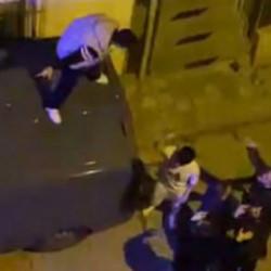 Sultangazi'de bir kişinin yaralandığı kavgadan kurtulmak i&ccedil;in minib&uuml;s&uuml;n &uuml;zerine &ccedil;ıktı