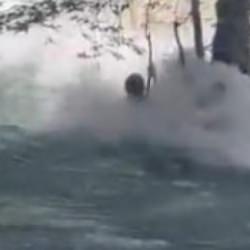 Tarsus'ta kayıp gen&ccedil; akıntıya b&ouml;yle kapıldı: Son g&ouml;r&uuml;nt&uuml;leri ortaya &ccedil;ıktı