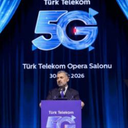 T&uuml;rk Telekom&rsquo;dan AKM&rsquo;de 5G ile g&ouml;vde g&ouml;sterisi: Sefo, 5G ile M&uuml;sl&uuml;m G&uuml;rses'le d&uuml;et yaptı