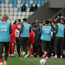 &Uuml;mit Milli Takım'a hakem operasyonu! 8 kişi kaldık, 3-0 kaybettik