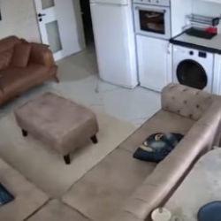 Van&rsquo;daki 5.2 b&uuml;y&uuml;kl&uuml;ğ&uuml;nde deprem anı kamerada