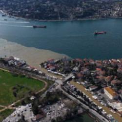 Yağışların ardından İstanbul Boğazı ve Hali&ccedil;'in rengi değişti!