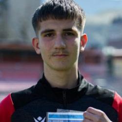 14 yaşında &uuml;lkesinin kaderini değiştirdi! Kahraman ilan edildi