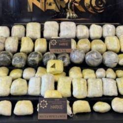 Van'da zehir sevkiyatına jandarma darbesi: Gizli b&ouml;lmeden kilolarca uyuşturucu &ccedil;ıktı!