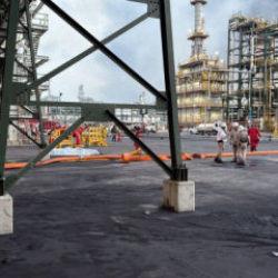 Meksika&rsquo;da rafineride yangın: Petrol tesisinde korkutan alevler