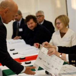 Macaristan'da halk genel se&ccedil;imler i&ccedil;in sandık başında