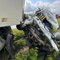 Adana'da feci kaza: Tır ile &ccedil;arpışan otomobilin gen&ccedil; s&uuml;r&uuml;c&uuml;s&uuml; hayatını kaybetti