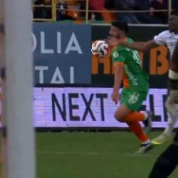 Alanya'da yoğun itiraz! Penaltı kararı VAR'la geldi