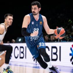 Anadolu Efes, deplasmanda farklı galip